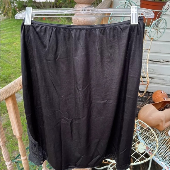 Maidenform Lingerie Black Slinky Half Slip Sz S 24” Lace Hem Vintage Intimates - Picture 1 of 7